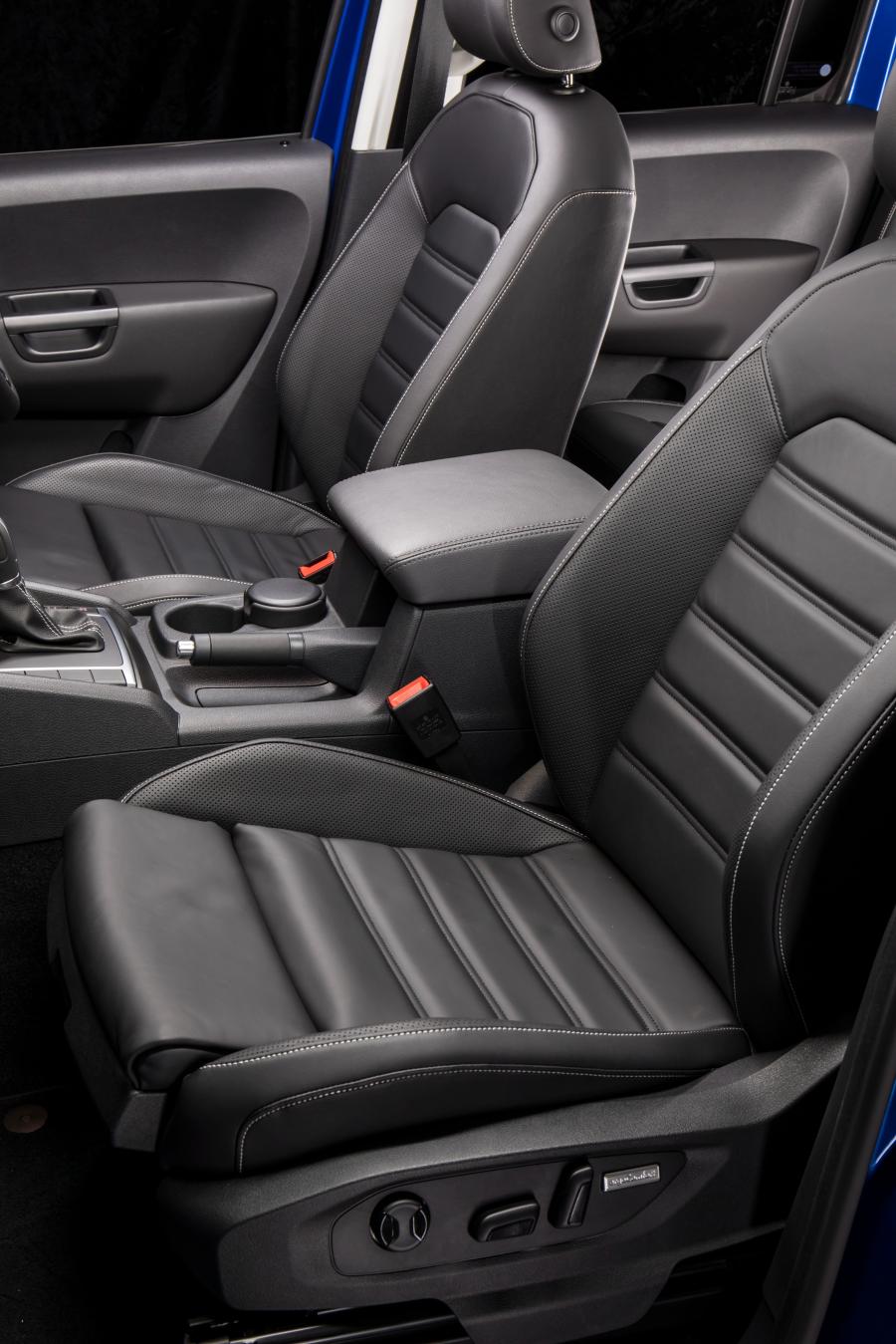 Интерьер Volkswagen Amarok Double Cab Ultimate 2016 года  (AU) (фото 6 из 39)
